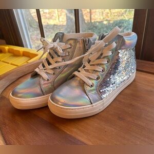🔥Cat and Jack Holographic Silver Kids Sneakers🔥